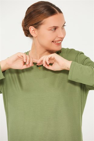 20707Kadın Sıfır Yaka Uzun Kol Yakası İşlemeli Penye Bluz Yeşil